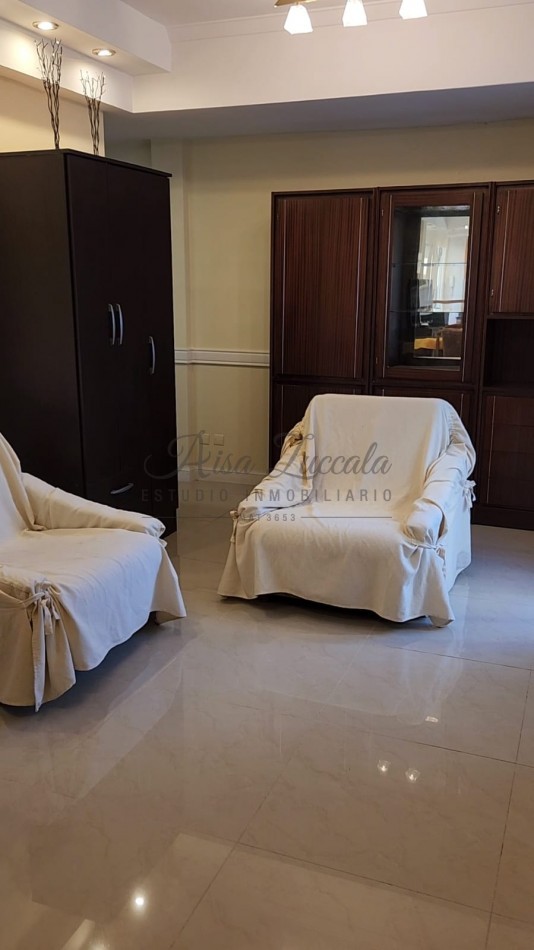 EN VENTA! 2 AMB C/ BALCON Y COCHERA - ZONA CENTRO