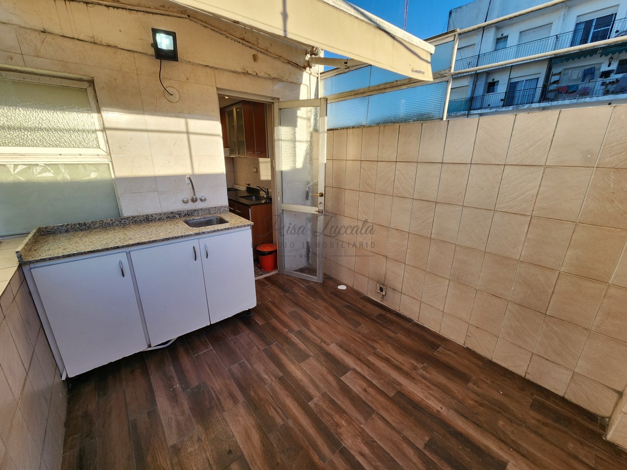 EN VENTA! 2 AMB C/ BALCON Y COCHERA - ZONA CENTRO