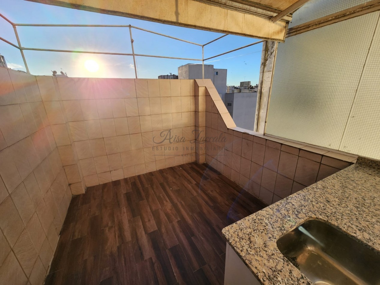 EN VENTA! 2 AMB C/ BALCON Y COCHERA - ZONA CENTRO
