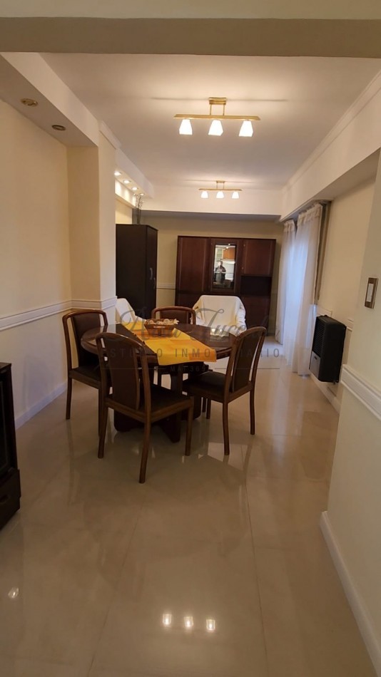 EN VENTA! 2 AMB C/ BALCON Y COCHERA - ZONA CENTRO