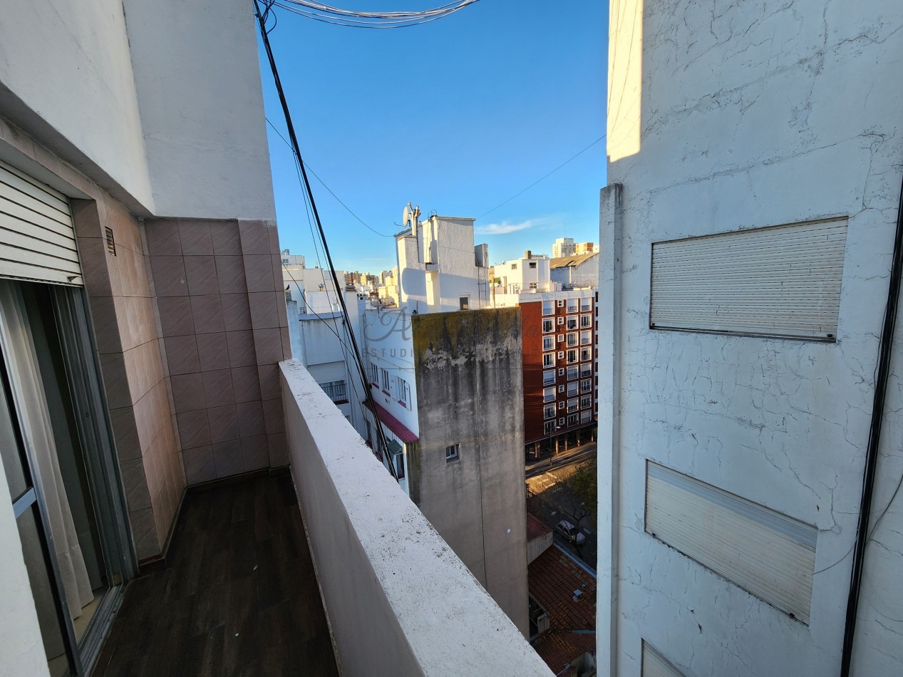EN VENTA! 2 AMB C/ BALCON Y COCHERA - ZONA CENTRO