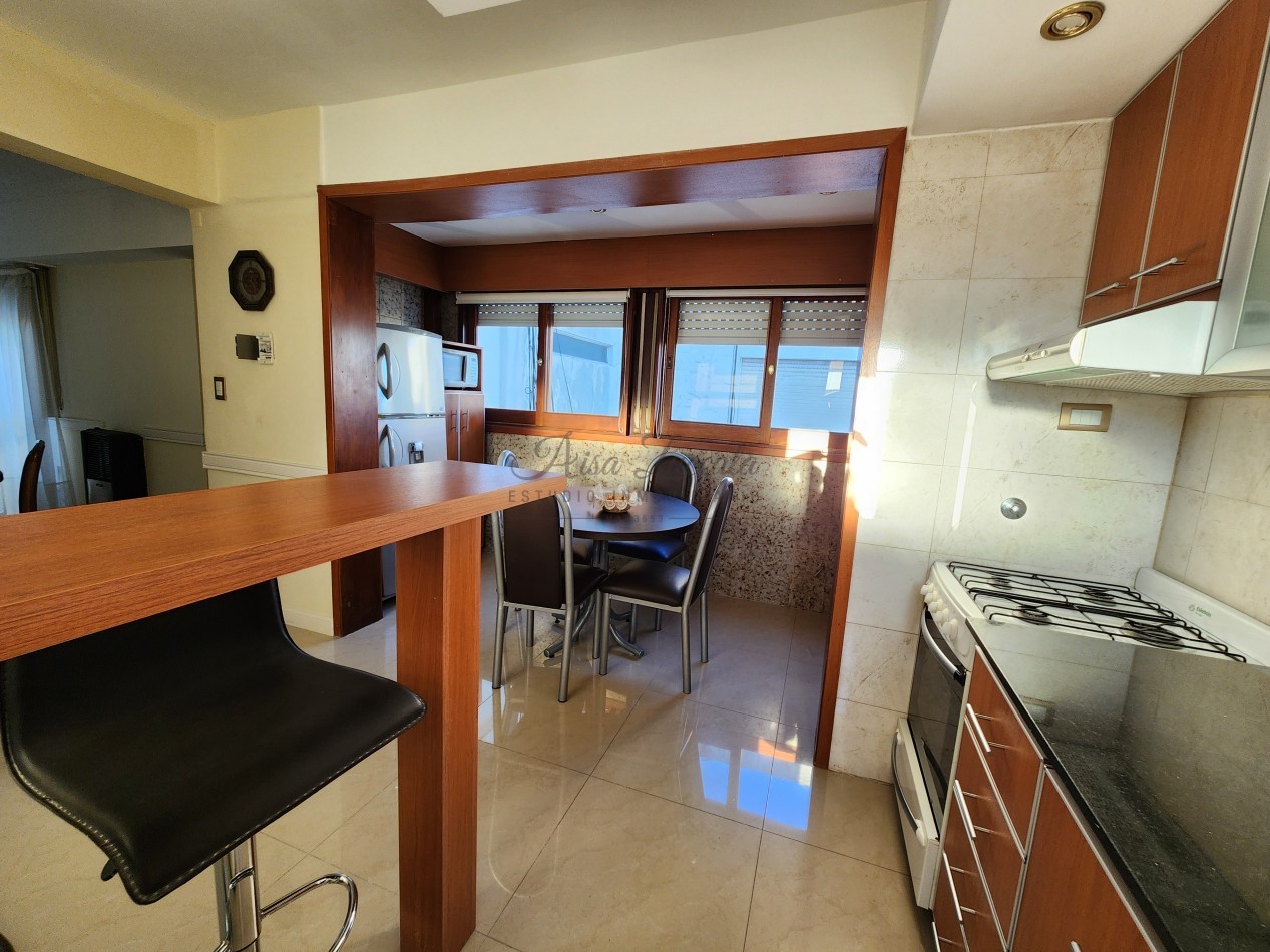 EN VENTA! 2 AMB C/ BALCON Y COCHERA - ZONA CENTRO