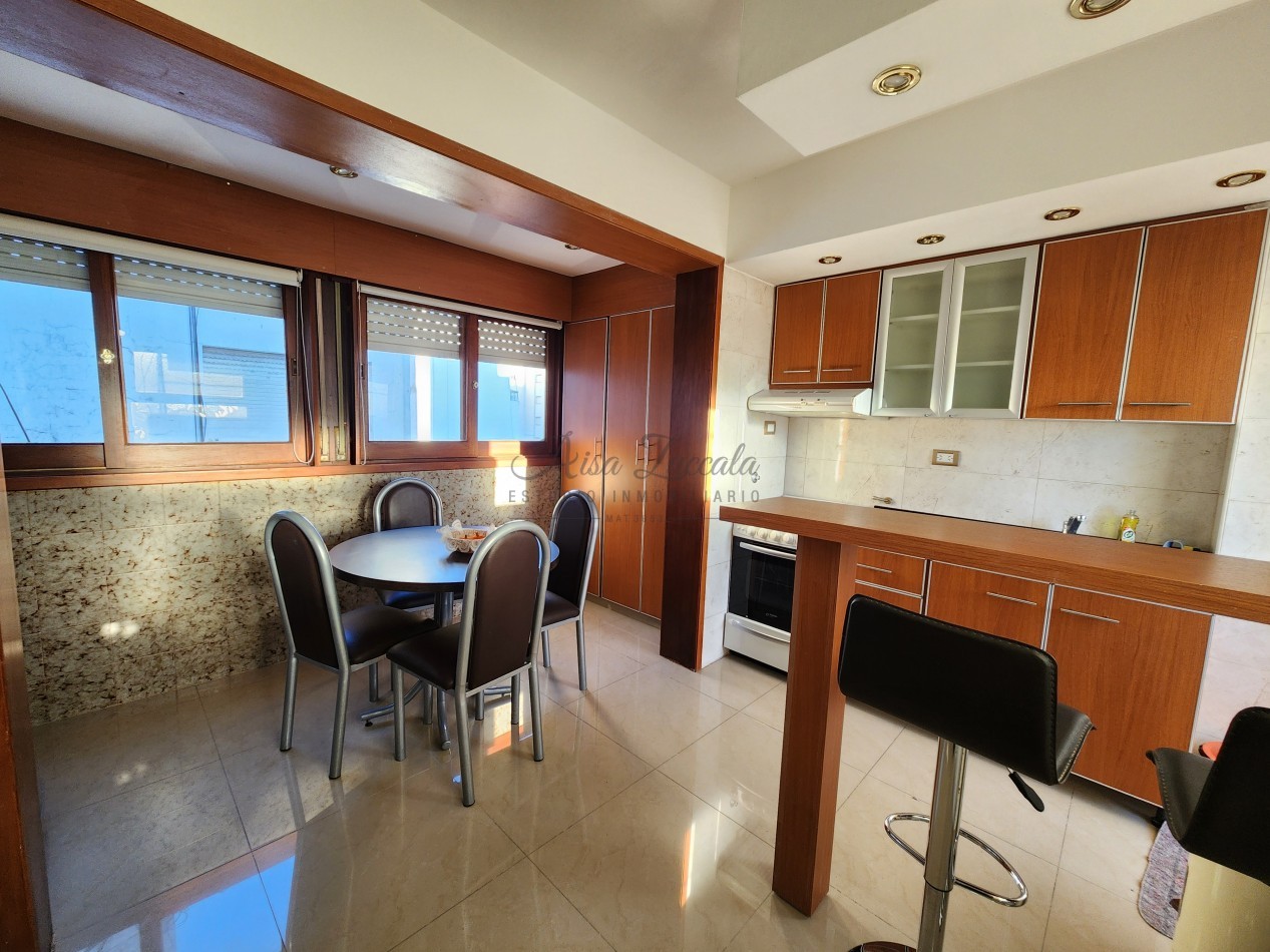 EN VENTA! 2 AMB C/ BALCON Y COCHERA - ZONA CENTRO
