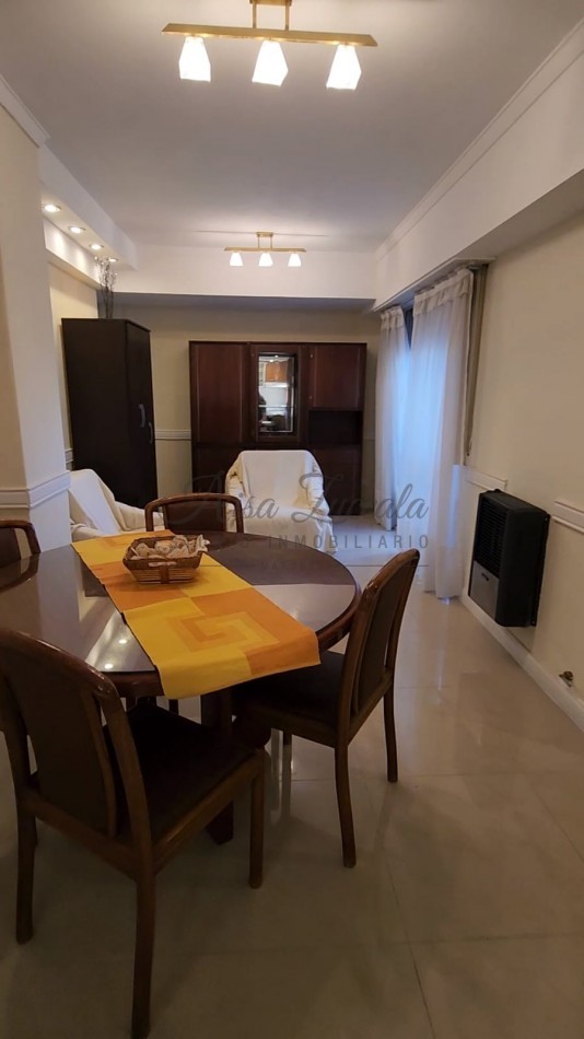 EN VENTA! 2 AMB C/ BALCON Y COCHERA - ZONA CENTRO