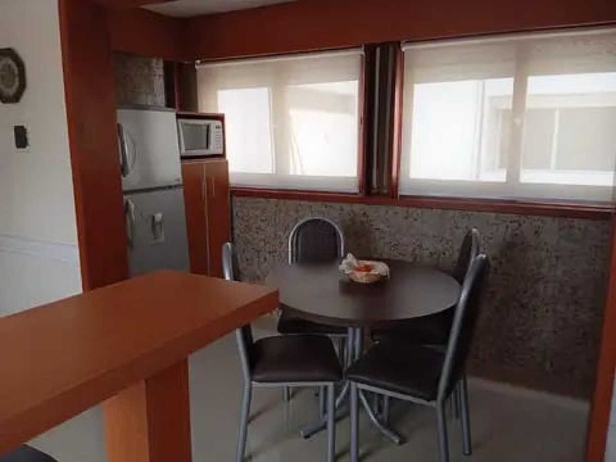 EN VENTA! 2 AMB C/ BALCON Y COCHERA - ZONA CENTRO 